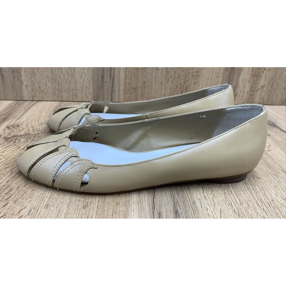 Emily's Closet Women's Leather Open Toe Petal Skimmer Sandals 9 M MEDIUM Beige - Picture 3 of 16